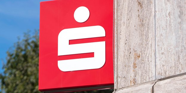 Wann werden Geldeingänge bei der Sparkasse gebucht?