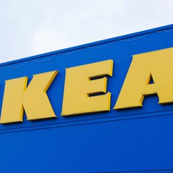 Ikeas Lösung für alle mit wenig Platz: Der Schrank in Graubeige für verschiedene Wohnbereiche