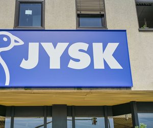 Balkon-Idylle leicht gemacht: Mit dem zauberhaften Blumenständer von Jysk