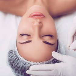 Fadenlifting: Dieser Beauty-Eingriff wird immer beliebter, aber warum?