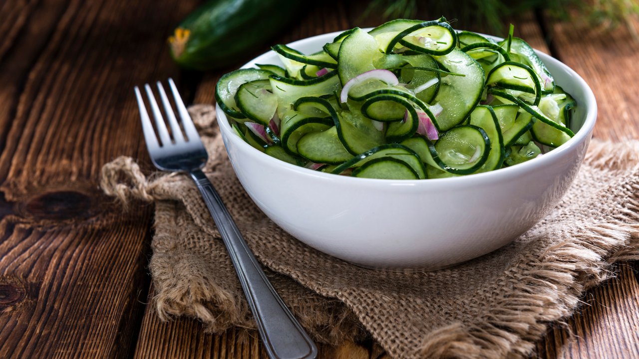 Gurkensalat: Frisch, leicht und sooo lecker!