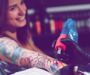Tschüss Blau & Grün: Diese Tattoo-Farben sind nur noch bis Ende 2021 erlaubt