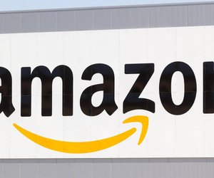 Verwandle deinen Raum mit dieser Amazon-Blumenvase und frischen Tulpen in eine Frühlingsoase