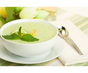 Gekühlte Melonensuppe servierfertig Gekühlte Melonensuppe servierfertig
