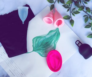 Tampon-Alternativen: Menstruationstasse vs. Perioden-Slip