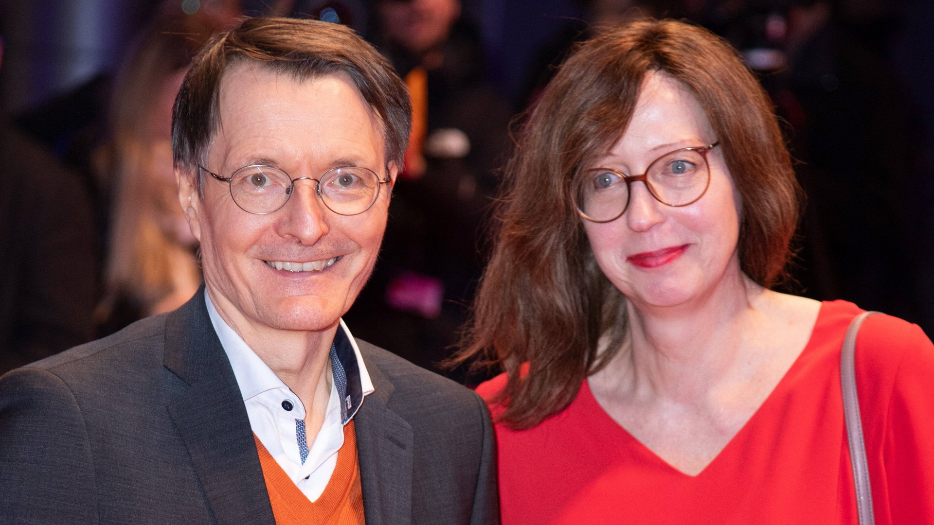 Karl-Lauterbach-Das-ist-die-Frau-an-der-Seite-des-Politikers