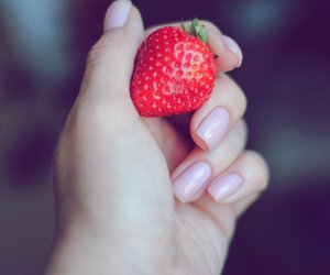 Erdbeermilch-Nägel: Das ist der süßeste Nageltrend des Frühlings