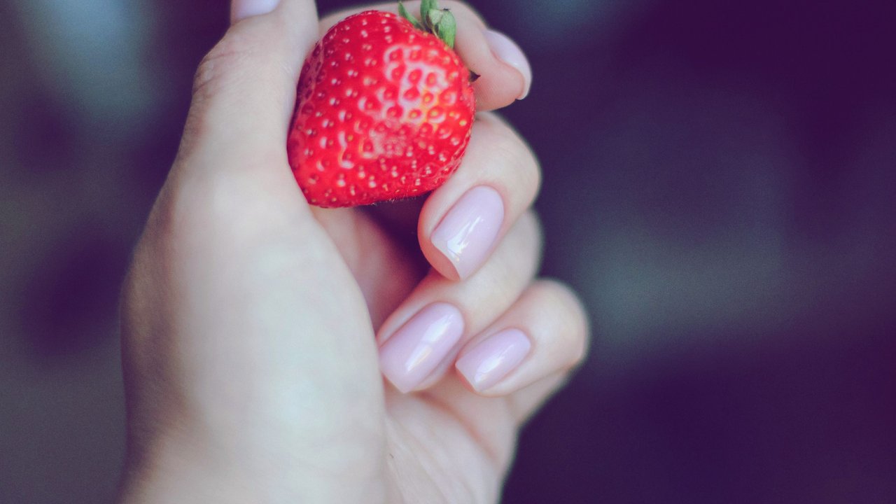 Erdbeermilch Nails 