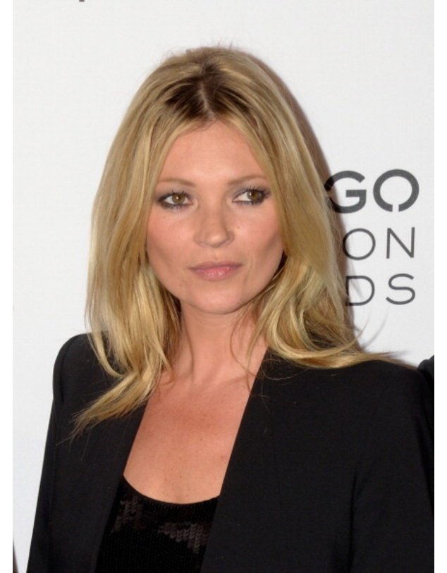 Kate Moss in einem schwarzen Blazer Kate Moss in einem schwarzen Blazer