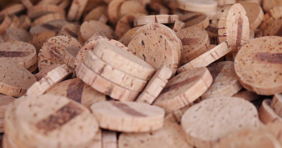 Kork schneiden: Mit diesen Hilfsmitteln funktioniert's