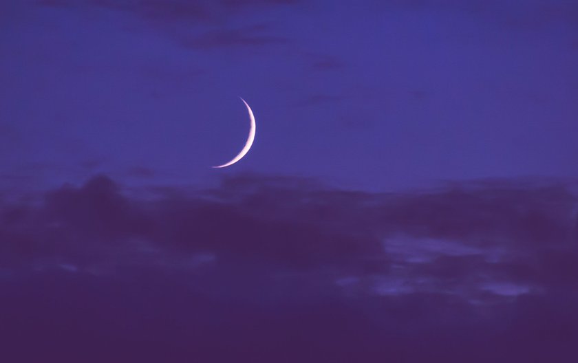 Abnehmender Mond am Nachthimmel