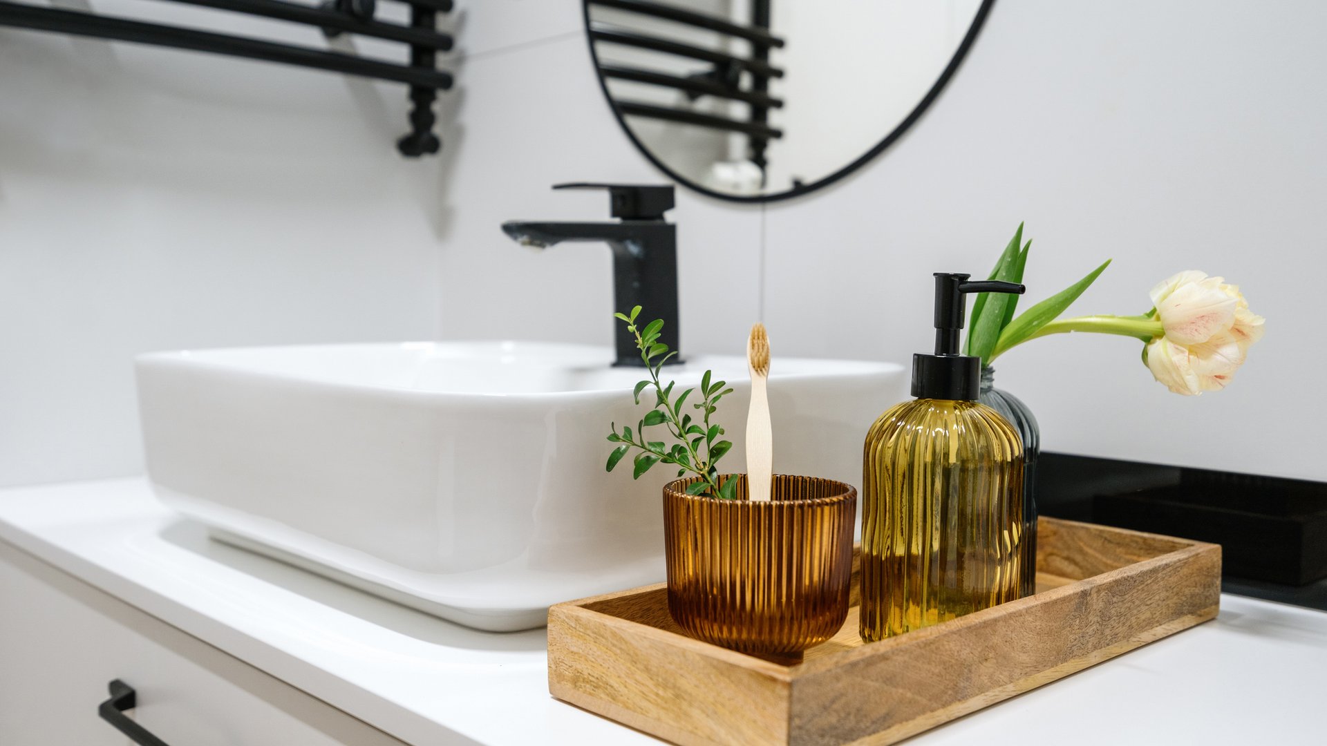 Chaos-im-Bad-Dieses-Amazon-Tablett-schafft-Ordnung-zum-kleinen-Preis-