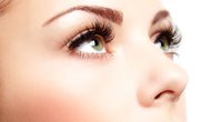 6 tolle Hausmittel für lange & volle Wimpern