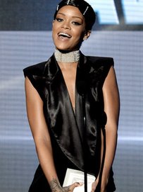 Rihanna hält eine Ansprache Rihanna hält eine Ansprache
