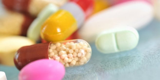 Auch bei rezeptfreien Medikamenten muss man vorsichtig sein. Auch bei rezeptfreien Medikamenten muss man vorsichtig sein.