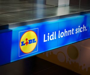 Mehr Ordnung im Bad: Warum alle das Teleskop-Duscheckregal von Lidl haben wollen