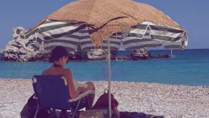 Koffer voller Nervenkitzel: 7 Thriller, die mit in deinen Urlaub müssen