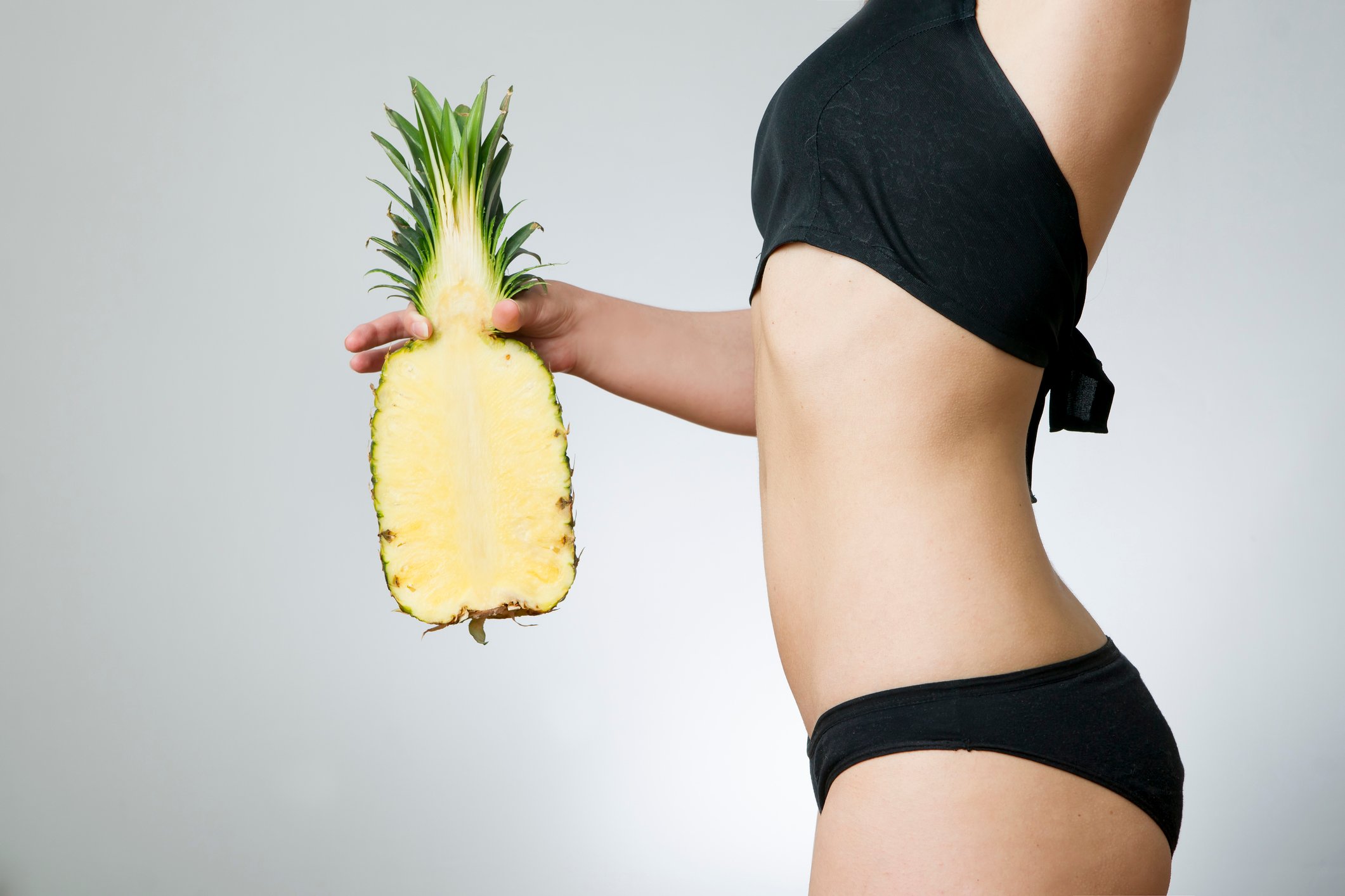 Ananas ist zwar gesund, kann aber starke Auswirkungen auf Deinen Körper haben.