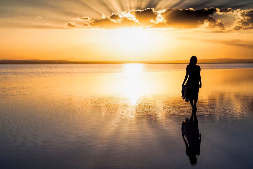 Junge Frau am Strand