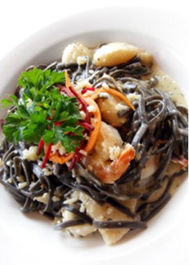 Schwarze Pasta mit Meeresfrüchten Schwarze Pasta mit Meeresfrüchten