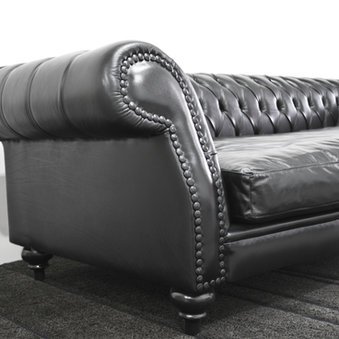 Das Chesterfield Sofa ist bequem und elegant Das Chesterfield Sofa ist bequem und elegant