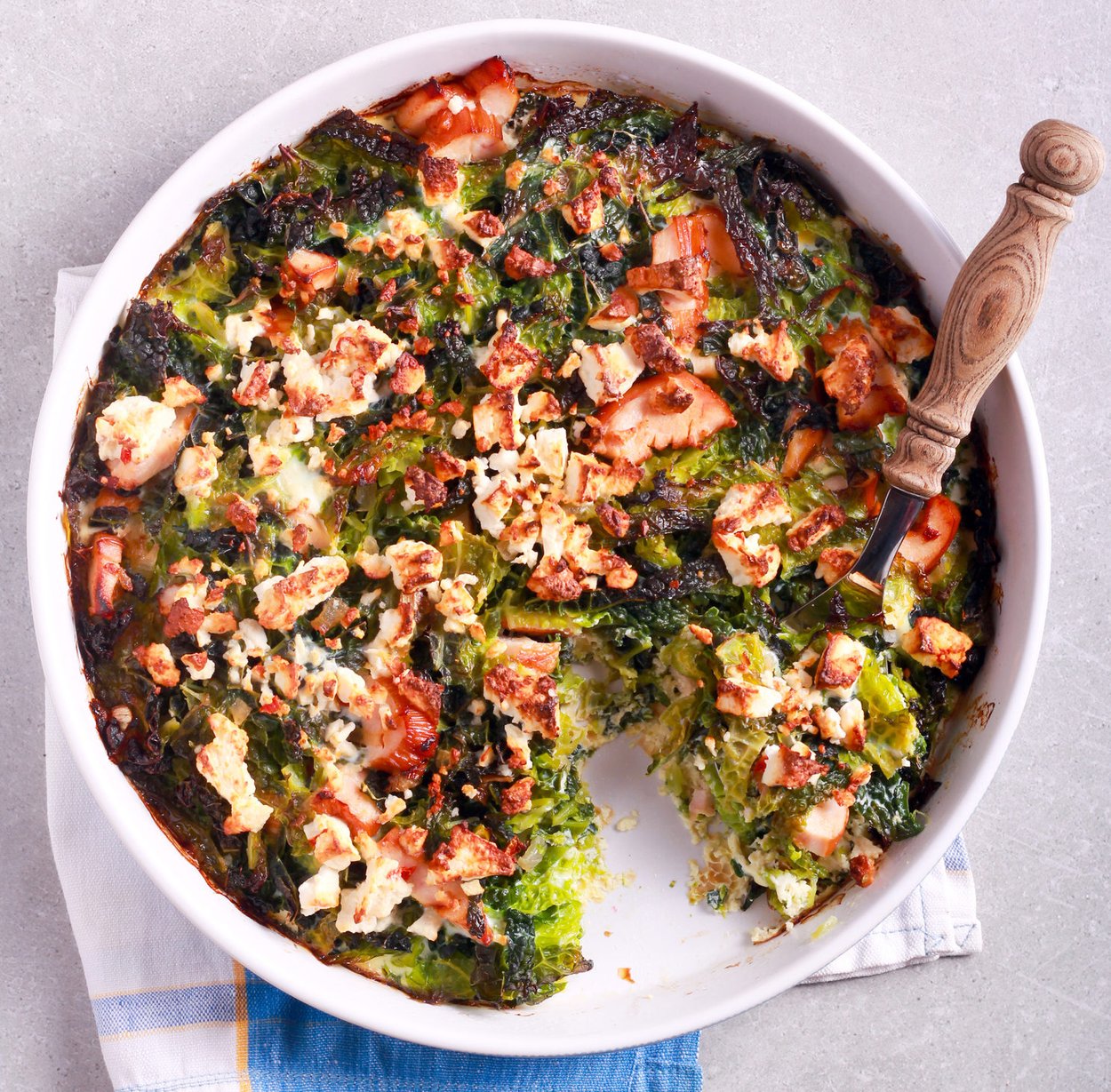 Wirsingkohlauflauf mit Feta und Hackfleisch Wirsingkohlauflauf mit Feta und Hackfleisch