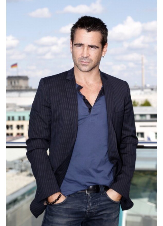 Colin Farrell vor einem blauen Himmel Colin Farrell vor einem blauen Himmel