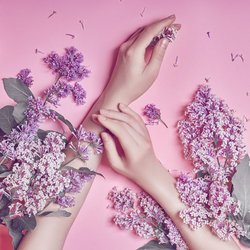 So schön ist die neueste Trendfarbe für die Nägel (und es ist nicht Nude)