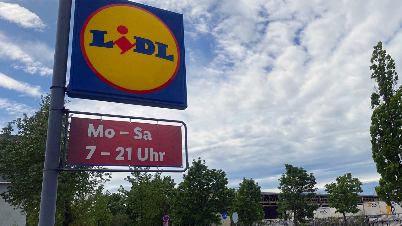 Lidl bietet einen praktischen Wattestäbchen-Behälter, der auch noch stilvoll aussieht.
