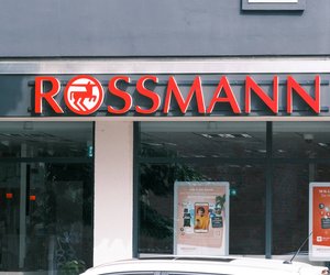 Herbst-Must-have: Alle sind verrückt nach dieser goldenen LED-Lichterkette von Rossmann