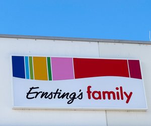 Diese herbstliche Kissenhülle von Ernsting's family macht dein Zuhause gemütlich