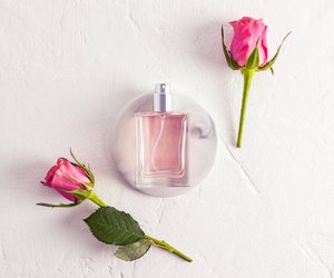Das zauberhafte Rosen-Parfum mit blumig-frischer Note bekommst du jetzt zum kleinen Preis