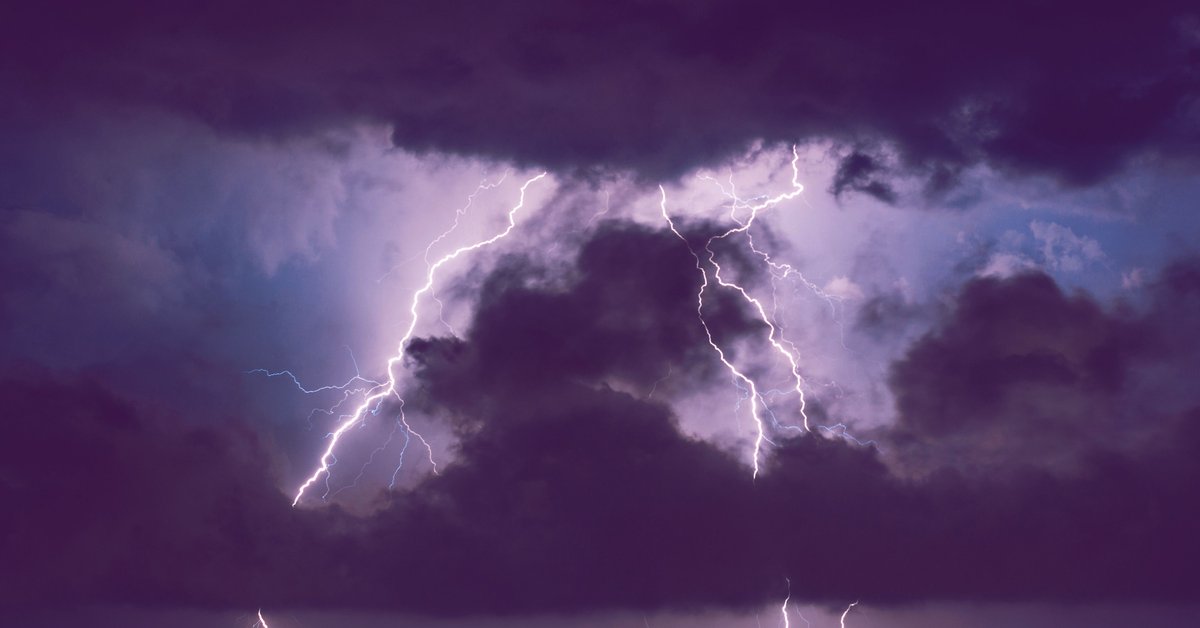 Darf Man Bei Gewitter Ins Hallenbad Bei Gewitter baden: Ist das eigentlich gefährlich?