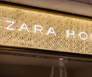 Diese Blumentischdecke von Zara Home wirkt total romantisch