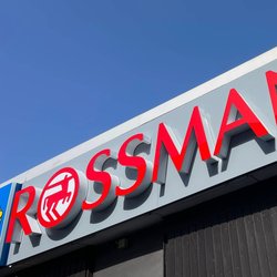 Praktisch für unterwegs: Der Mini-Rasierer von Rossmann im Handtaschenformat