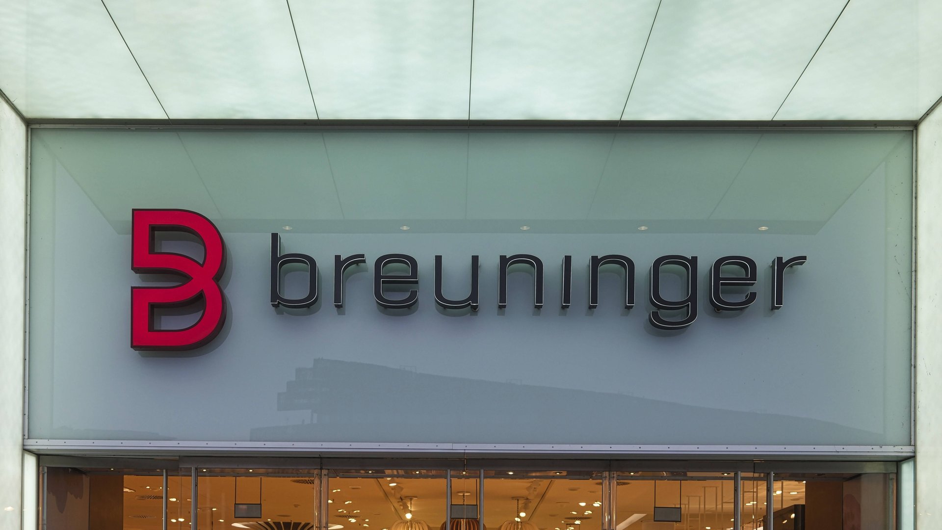 Diese-4-Breuninger-Etageren-bringen-Luxus-Hotel-Vibes-auf-deinen-Esstisch