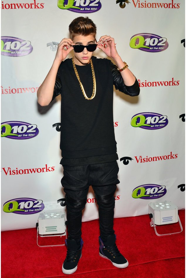 Justin Bieber beschenkt Fans Justin Bieber beschenkt Fans