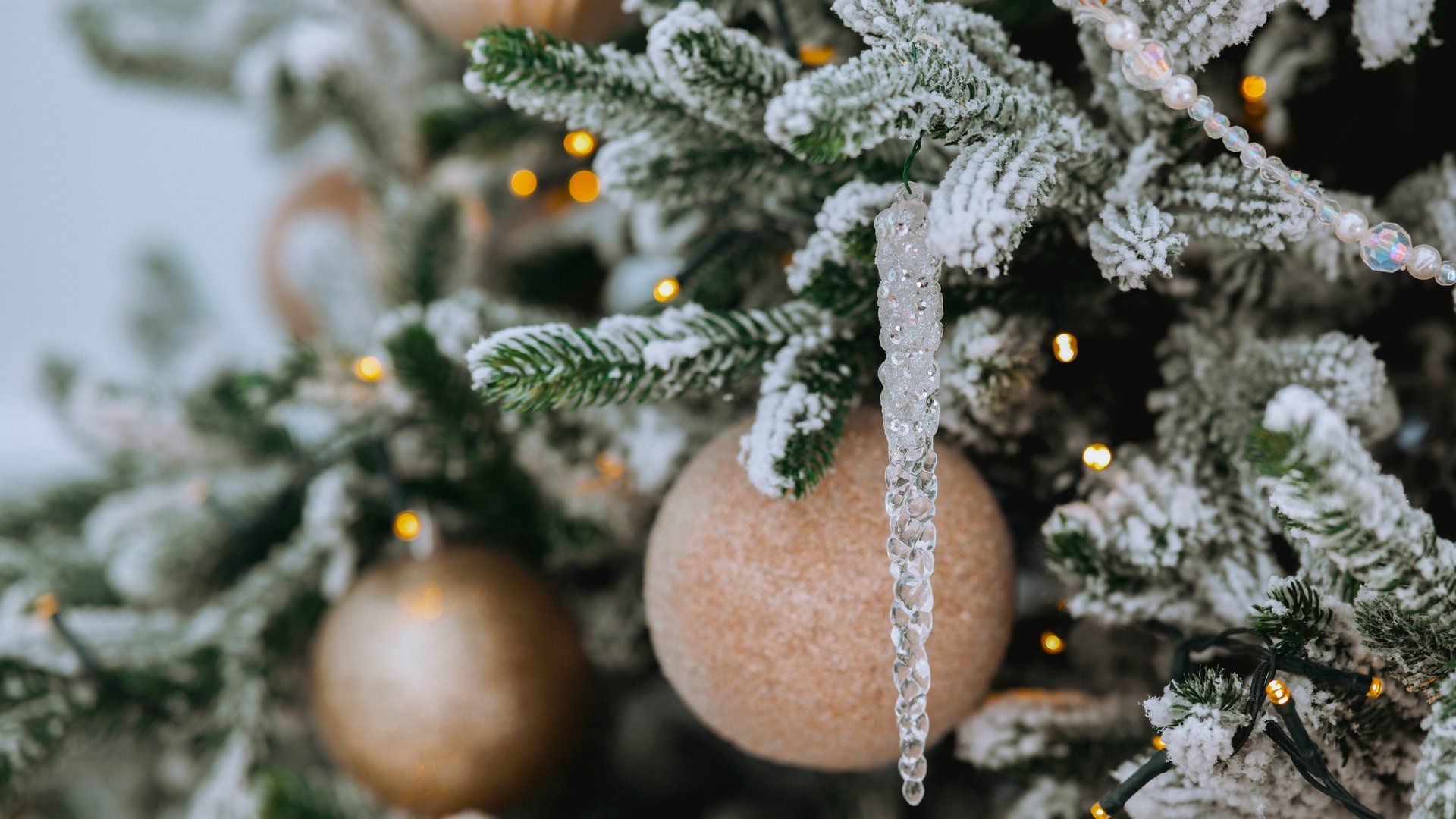 Dieser-elegante-Baumschmuck-von-Ikea-sorgt-sofort-f-r-winterliche-Magie