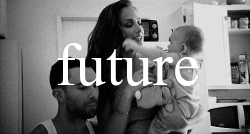Paar mit Baby Schrift future