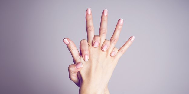 French Manicure: So kannst du French Nails in 6 Schritten selber machen