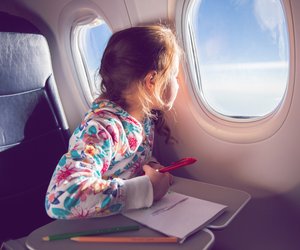Flugreisen mit Kindern: Darauf solltest du achten