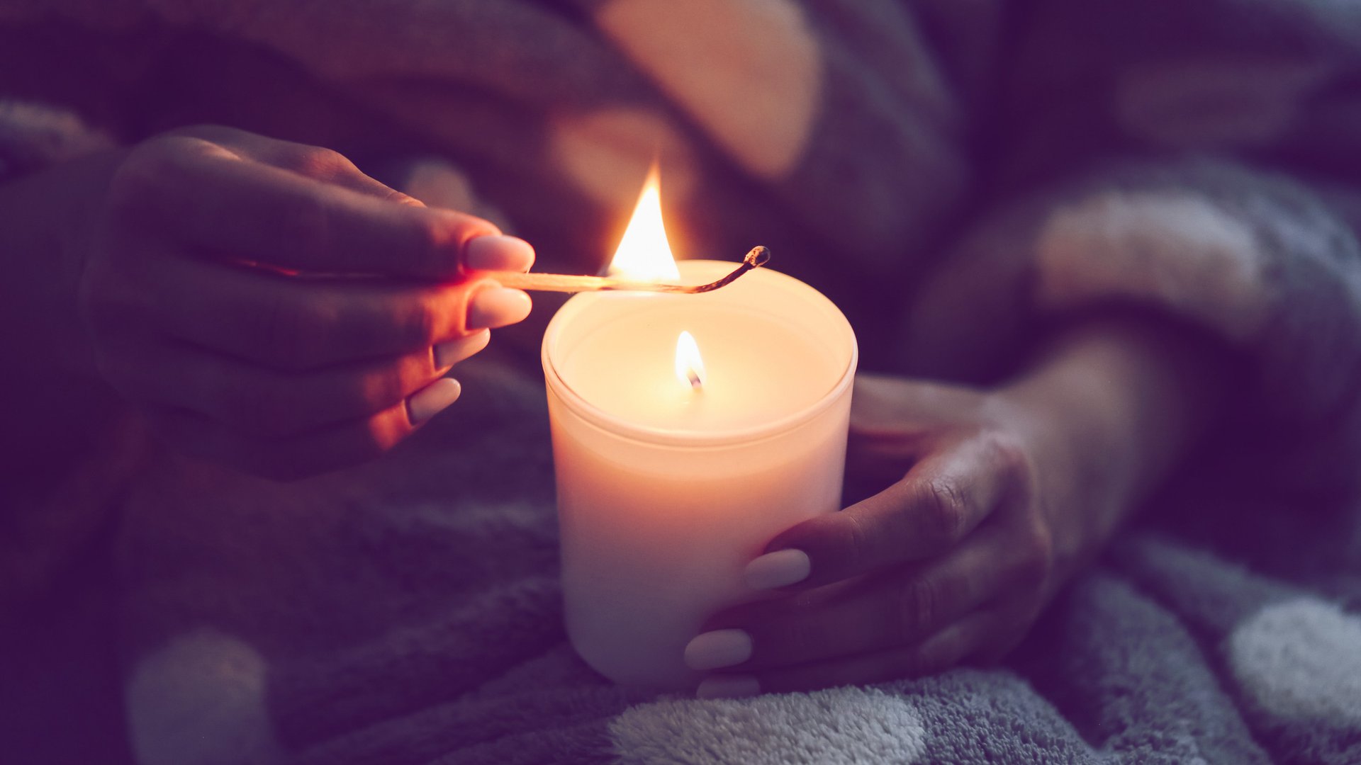 Wintersonnenwende-Diese-Rituale-bringen-Licht-in-die-dunkelste-Nacht-des-Jahres