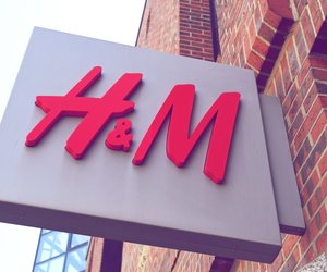 Mega-Hype: Fashionistas tragen jetzt diese drapierten Kleider von H&M