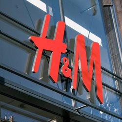 Dieser preiswerte Faltenrock von H&M wäre für Hermine Granger ein Winter-Must-have