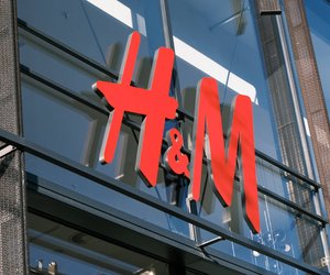 Dieser günstige Faltenrock von H&M würde in Hermine Grangers Kleiderschrank hängen