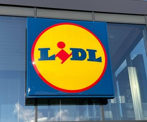 Lidl-Geheimtipp: Warum dieser offene Kleiderschrank im minimalistischen Look so beliebt ist