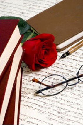 Eine Rose oder ein Gedicht sind eine schöne Aufmerksamkeit für den Partner. Eine Rose oder ein Gedicht sind eine schöne Aufmerksamkeit für den Partner.