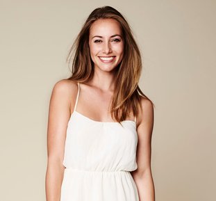 Frau im weißen Kleid Frau im weißen Kleid