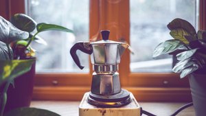 Nicht nur für Kaffee-Junkies: Dieser Espressokocher ist einfach Kult – und sieht jetzt noch schöner aus!