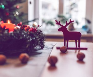 Du liebst es in der Weihnachtszeit klassisch? Dann brauchst du diese tollen Dekoteile in Rot von Bonprix